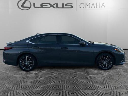 2025 Lexus ES 300h Premium