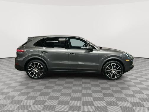 2022 Porsche Cayenne Platinum Edition