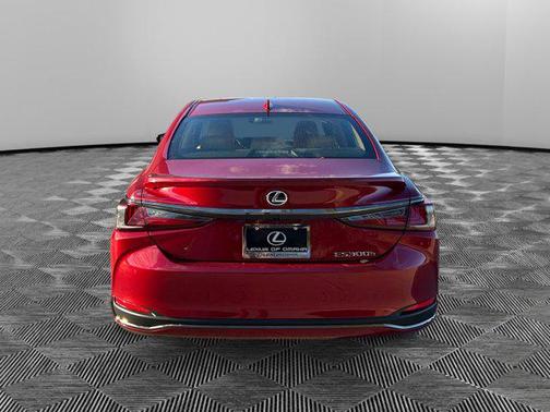 2025 Lexus ES 300h F SPORT Design