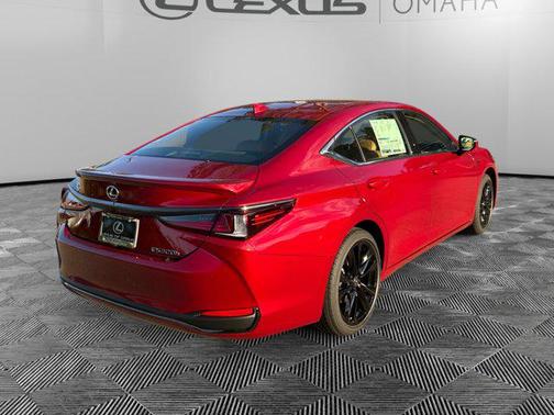 2025 Lexus ES 300h F SPORT Design