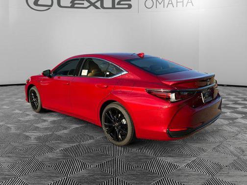 2025 Lexus ES 300h F SPORT Design