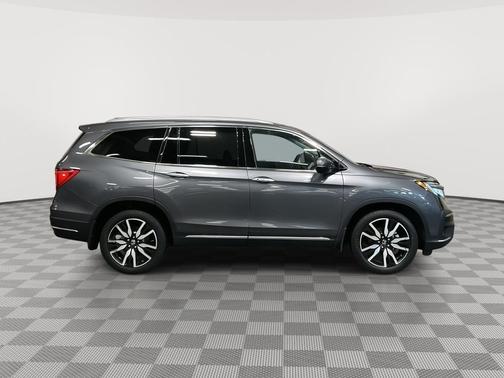 Modern Steel Metallic 2019 Honda Pilot Elite