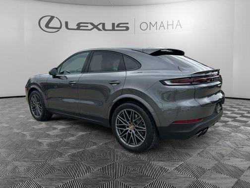 2025 Porsche Cayenne Base w/ Premium Package Plus