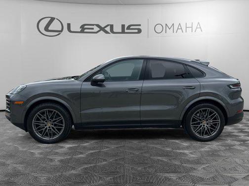 2025 Porsche Cayenne Base w/ Premium Package Plus