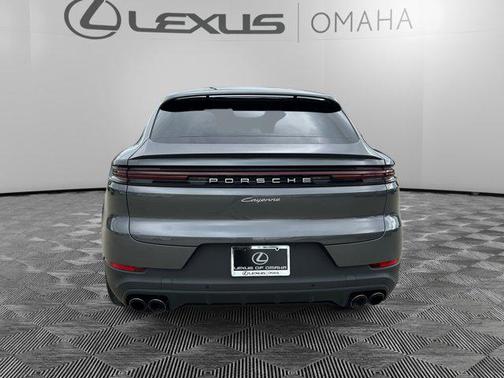 2025 Porsche Cayenne Base w/ Premium Package Plus