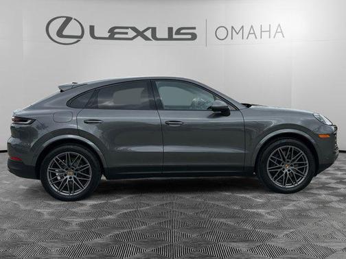 2025 Porsche Cayenne Base w/ Premium Package Plus
