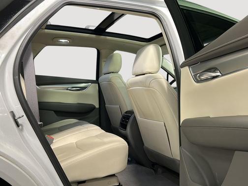 Crystal White Tricoat 2022 Cadillac XT5 Premium Luxury