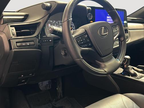 2025 Lexus ES 300h Luxury