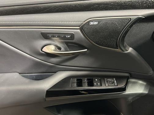 2025 Lexus ES 300h Luxury