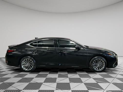 2025 Lexus ES 300h Luxury