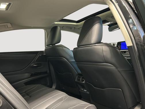2025 Lexus ES 300h Luxury