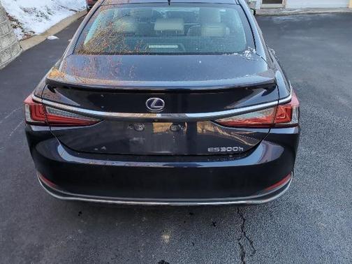 2021 Lexus ES 300h Luxury