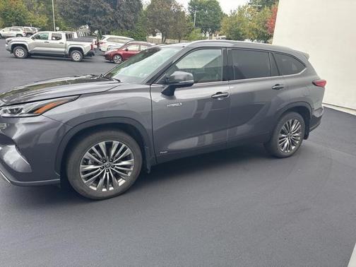 2021 Toyota Highlander Hybrid Platinum