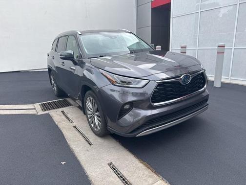 2021 Toyota Highlander Hybrid Platinum