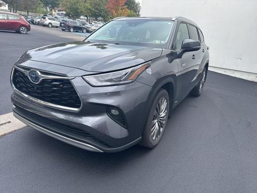 2021 Toyota Highlander Hybrid Platinum