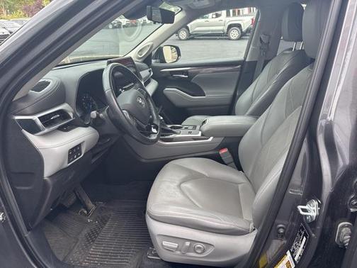 2021 Toyota Highlander Hybrid Platinum