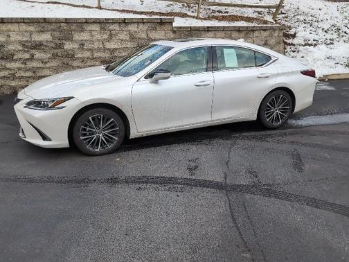 2025 Lexus ES 300h Base