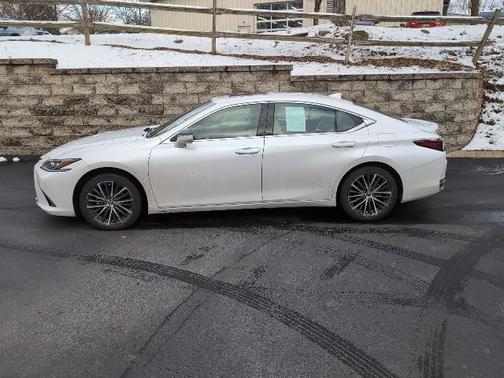 2025 Lexus ES 300h Base