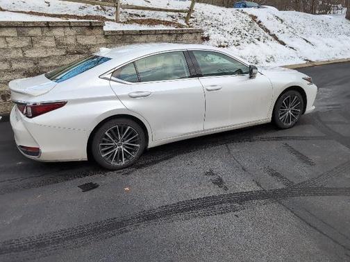 2025 Lexus ES 300h Base