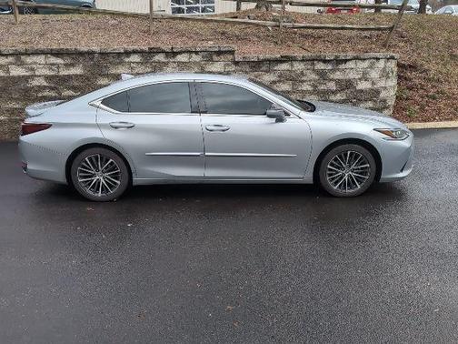 2023 Lexus ES 300h Base