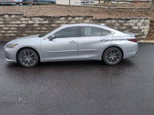 2023 Lexus ES 300h Base