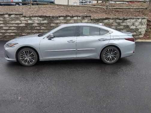 2023 Lexus ES 300h Base