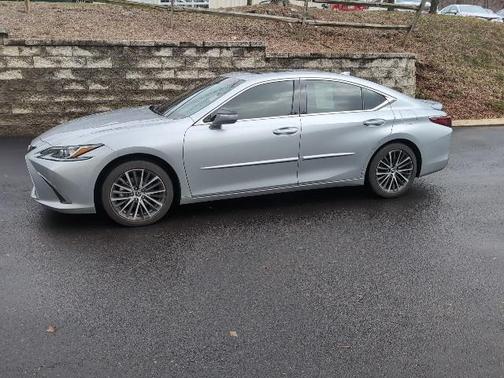 2023 Lexus ES 300h Base