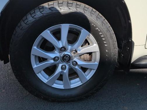 2020 Toyota Land Cruiser Base