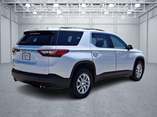 Iridescent Pearl Tricoat 2019 Chevrolet Traverse LT Cloth