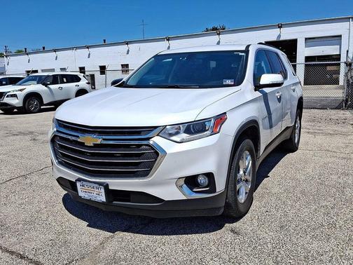 Iridescent Pearl Tricoat 2019 Chevrolet Traverse LT Cloth