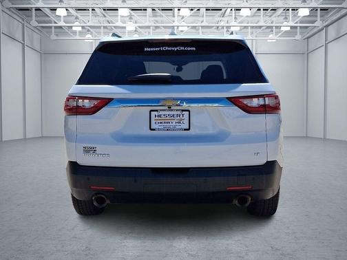 Iridescent Pearl Tricoat 2019 Chevrolet Traverse LT Cloth