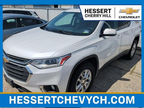 Iridescent Pearl Tricoat 2019 Chevrolet Traverse LT Cloth