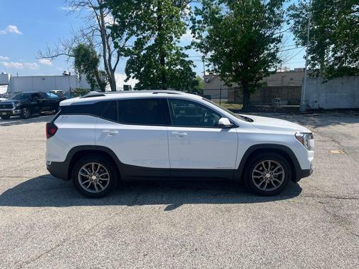 Summit White 2024 GMC Terrain SLT