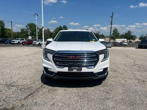 Summit White 2024 GMC Terrain SLT