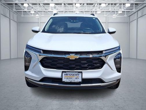 Summit White 2025 Chevrolet Trax LT