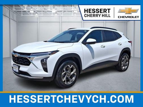 Summit White 2025 Chevrolet Trax LT