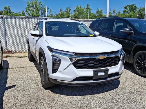 Summit White 2025 Chevrolet Trax LT