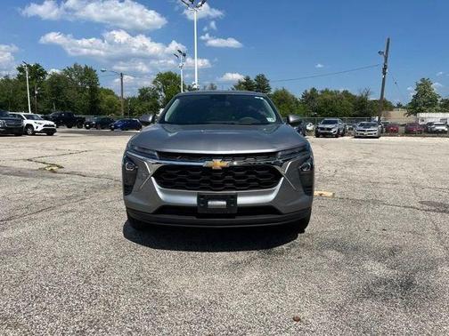 Sterling Gray Metallic 2025 Chevrolet Trax LS