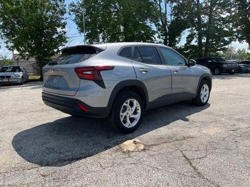 Sterling Gray Metallic 2025 Chevrolet Trax LS