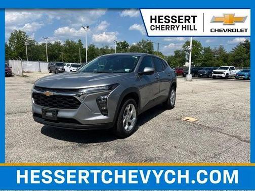 Sterling Gray Metallic 2025 Chevrolet Trax LS