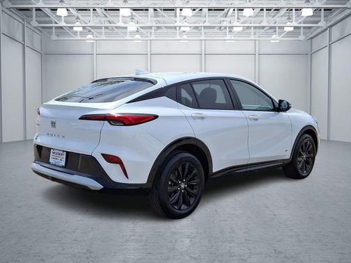 Summit White 2025 Buick Envista Sport Touring FWD