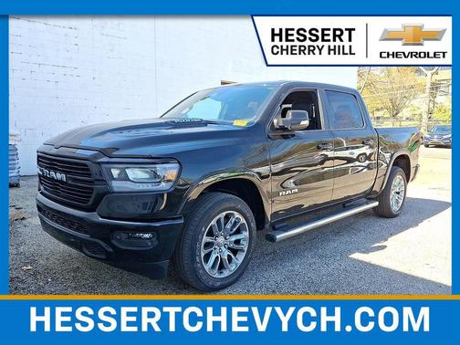 Diamond Black Crystal Pearlcoat 2022 RAM 1500 Laramie