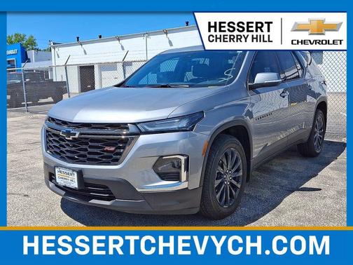 Sterling Gray Metallic 2023 Chevrolet Traverse RS