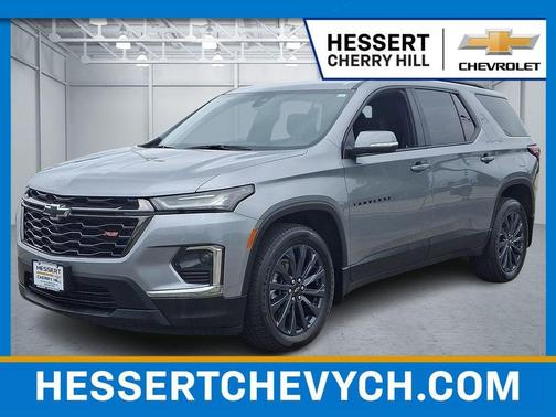 Sterling Gray Metallic 2023 Chevrolet Traverse RS