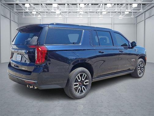 2023 GMC Yukon XL 4WD AT4