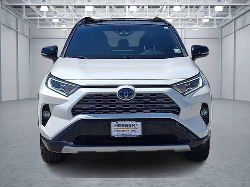 Blizzard Pearl/Midnight Black Metallic 2021 Toyota RAV4 Hybrid SE