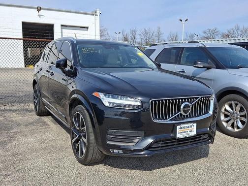 2022 Volvo XC90 T6 Momentum