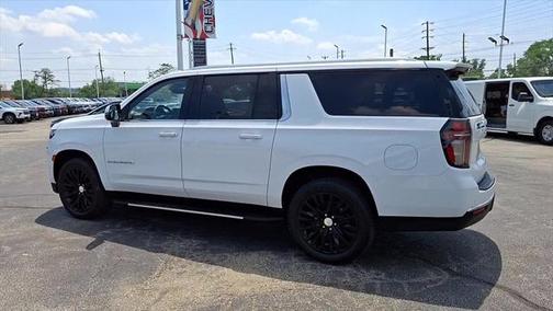 2023 Chevrolet Suburban LT