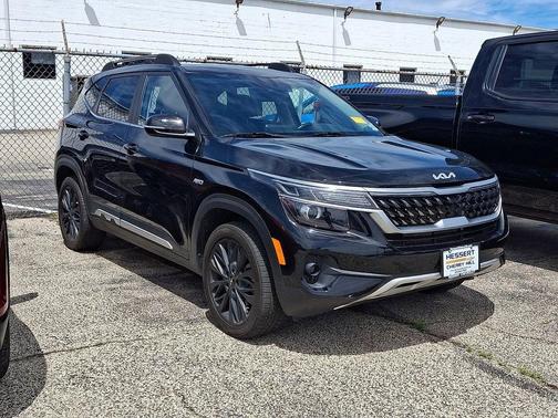Cherry Black 2023 Kia Seltos Nightfall Edition
