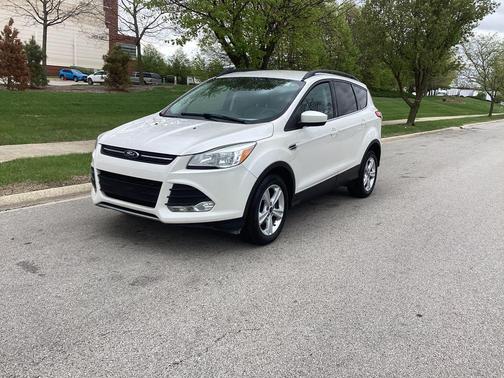 White Platinum Clearcoat Metallic 2016 Ford Escape SE